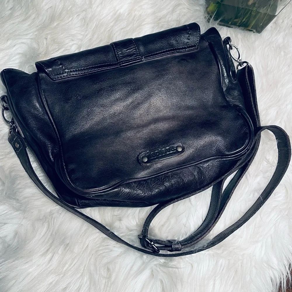 Bed Stu black leather